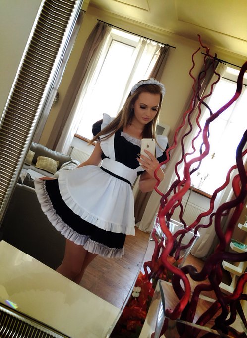 Watch Emily Thorne's leaked NSFW photo on TwXstars