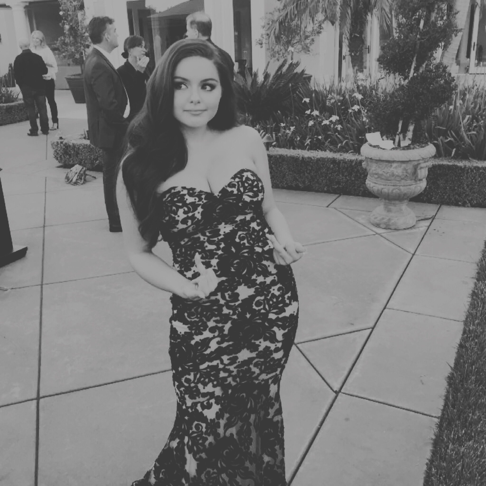 Ariel Winter On Twitter Middle Fingers Up Put Them Hands High Wave It