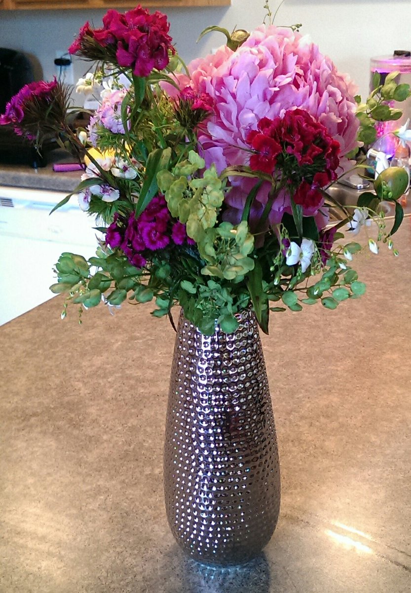 Abs3500's tweet image. I love hitting up the Farmer's market on Saturday mornings to pick up fresh flowers. #farmersmarket #floraldesigner