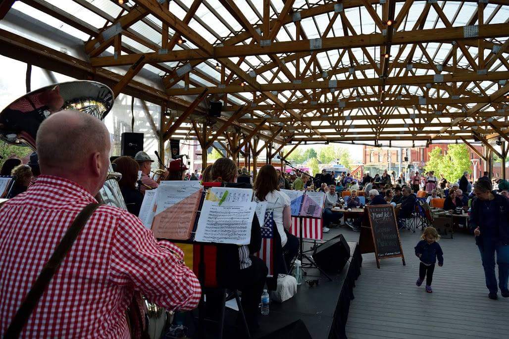 716GermanBand's tweet photo. Just a few photos from #Larkinville #FoodTruckTuesdays with the #GermanAmericanMusicians
#buffalo #germanband #prost https://t.co/c8MRG3i4gB