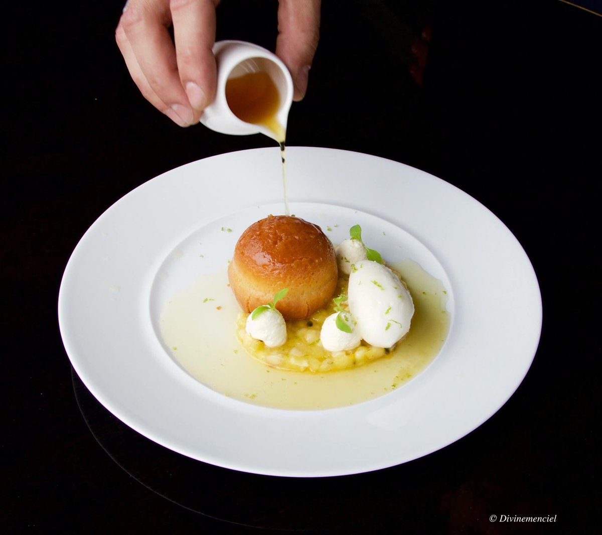 FlowParis's tweet photo. Ce midi, on se régale autour de #LaTableDuFlow avec ce déjeuner exquis 🍴 https://t.co/API3VG61Be