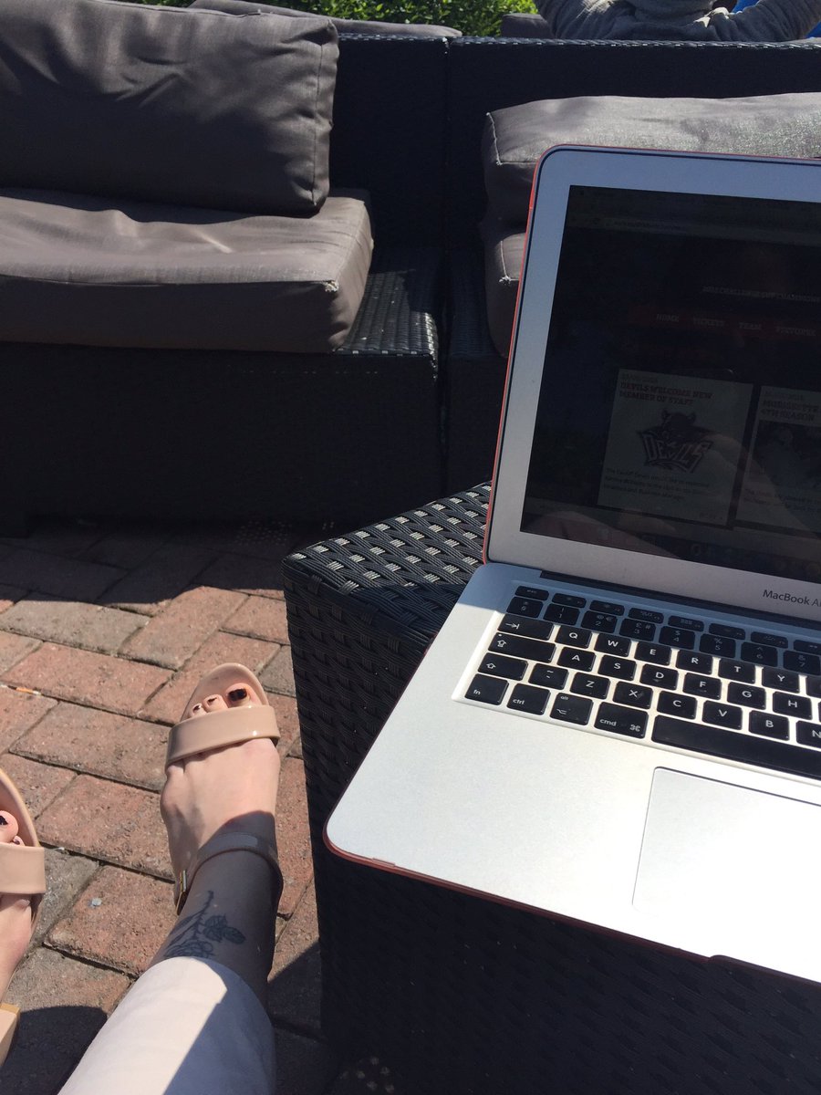 hellobus88's tweet image. Working #Tuesdays in the sun aren't so bad. Get creative #GetOutside