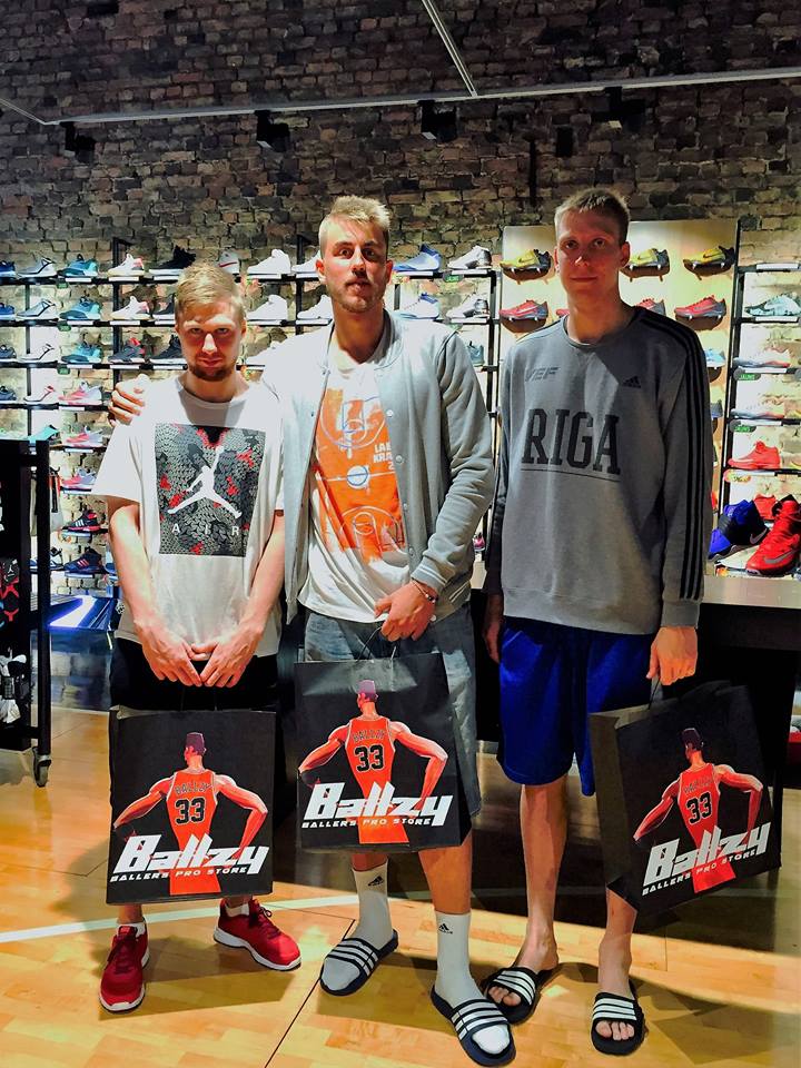 Ballzy_Latvia's tweet photo. VEF Rīga basketbolisti papildina savu apavu kolekciju pie mums Ballzy veikalā. #ciemini #ballzy https://t.co/tOZhXEEUep