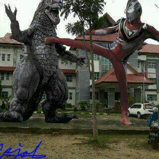 Aku mau jd ultraman aj spy bisa melindungi <a href="/da3_Rafly/">Muh.Rafly Heriawan</a> dr monster jadi-jadian.....
