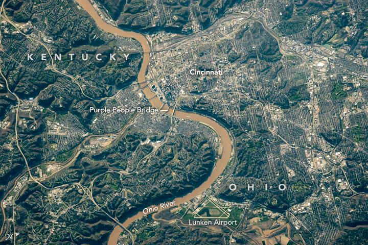 How cool! A glimpse of #Cincinnati and the Ohio River... from the International Space Station! (photo credit: <a href="/NASA/">NASA</a>)
