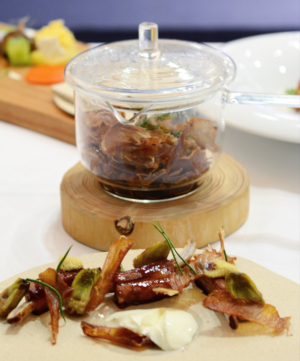 David Andrés de <a href="/ABaC_Barcelona/">ABaCRestaurant&Hotel</a> <a href="/somiatruitesDO/">SOMIATRUITES</a> vencedor de la edición ibérica #SPyoungchef ow.ly/iV3m300xczK