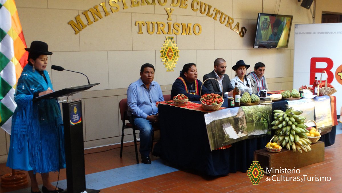CulturasBolivia's tweet photo. #GestiónCultural @CulturasBolivia y el gobierno municipal de #Comarapa lanzan el Festival de Coplas y Kaluyos. https://t.co/qBRp2DNpRo