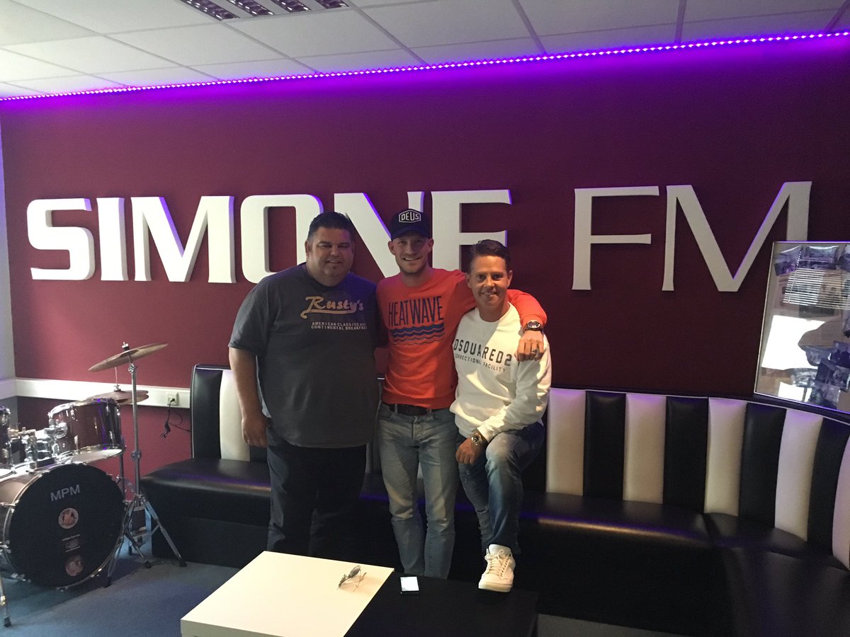 Dank <a href="/echteradio/">Simone FM</a> voor de gezelligheid en het draaien van onze Knaller "Wij Met Z'n Twee"