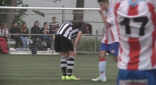 canalblau's tweet photo. [VÍDEO] https://t.co/nJHc1WSMZV @JuveRibetana no pot ajudar a @uesitges i cau vs @cfmartorell B #futbolcat #3cat12 https://t.co/gG0WUophDf
