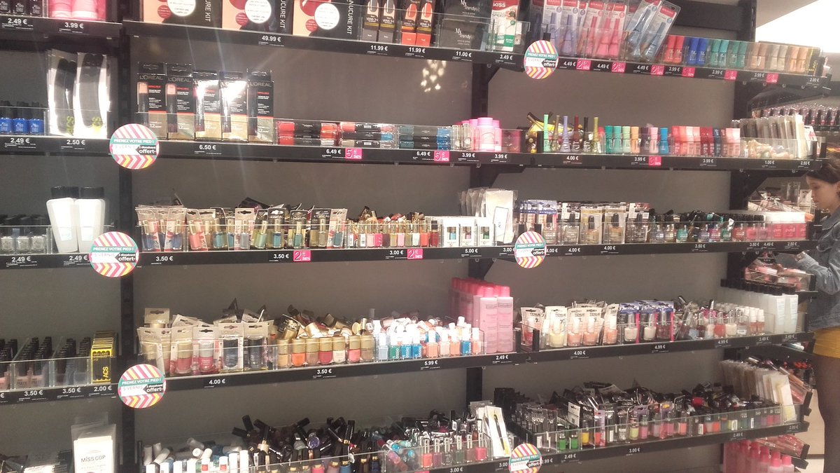 SoizeBilly's tweet photo. #loreal #sagacosmetics #bonsplans #boulevardsaintmichel https://t.co/M4bVlH3Se6