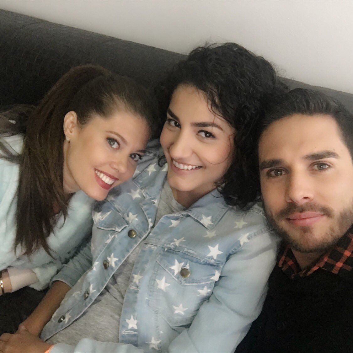 lornacepeda's tweet image. En la espera... @JUSECALO @vivianossam #eltesoro #familiaotero