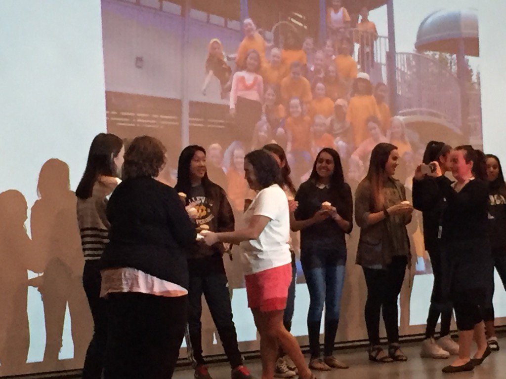 ForestRidgeMS's tweet photo. Congrats to the "lifers," who celebrated with Ms. Cantu cupcakes at MSHR! #classof2016 #SacredHeartsisters https://t.co/DYpLQga2kw