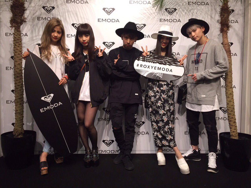 avex_news_'s tweet photo. 【lol】@lol_avex
【today's photo】
ROXYEMODAさんのパーティーに行かせて頂いた時の1枚
#lol_avex #0629spank #ROXYEMODA
#EMODA
https://t.co/Sf04Ec9r1R