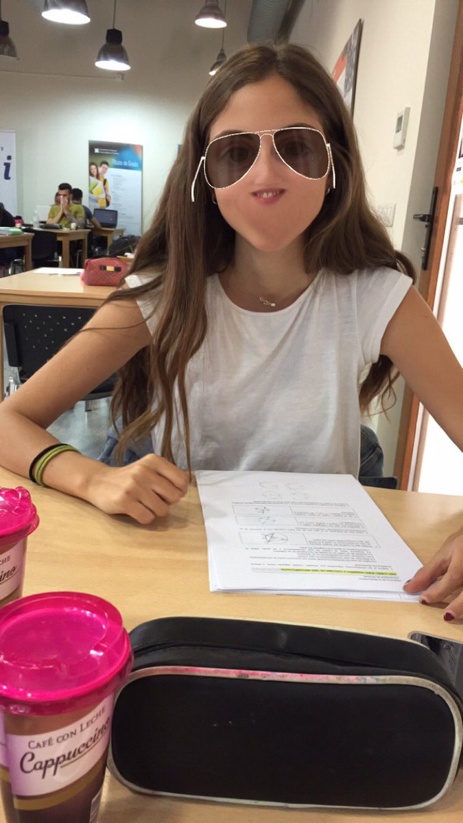 esthermf18's tweet photo. Yo y mis ganas extremas de estudiar✌️
Modelo: @MariaGarciaP96 
Fotógrafa: yo☝️
Make up: snapchat https://t.co/4SfcU4BDme