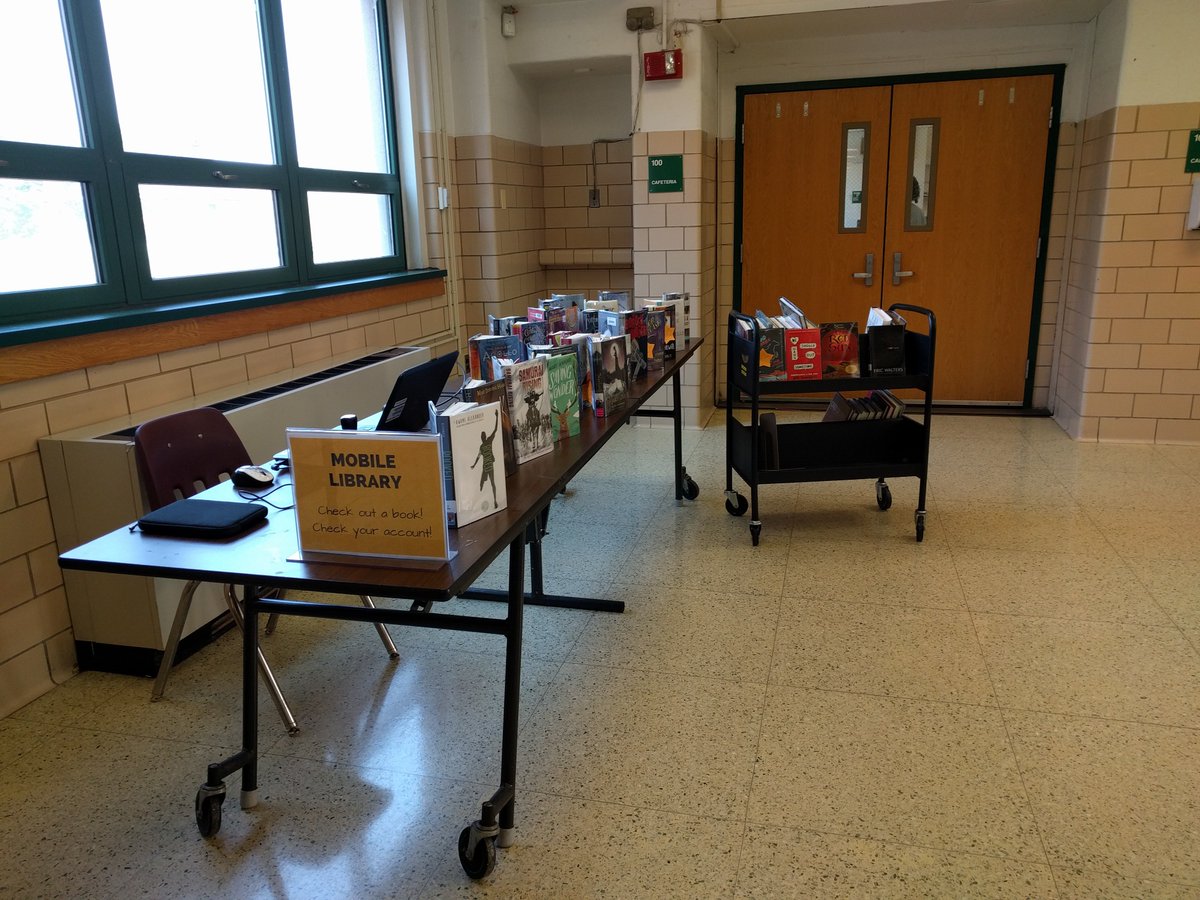 GunstonLibrary's tweet image. Library closed bc of testing? NP! We bring the library to SS w our lunch mobile library! @APSLibrarians #GunstonTIME