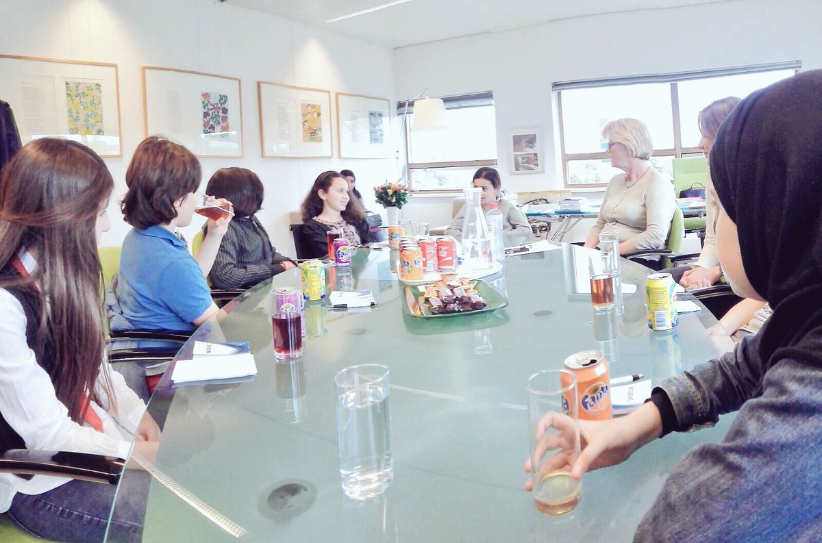 swtnieuws's tweet photo. De Leadership Academy maakt kennis met mevr. Coby van Berkum, voorzitter van Stadsdeel Amsterdam Noord @noord020. https://t.co/YJgEuugcoo