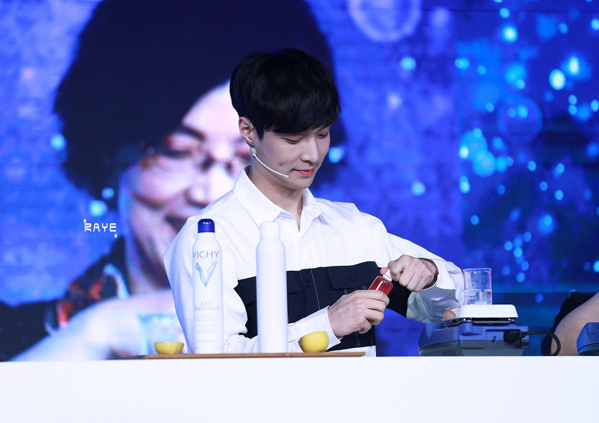 Raye901jinlei's tweet photo. 160413 #LAY https://t.co/j7BB7smXY6
