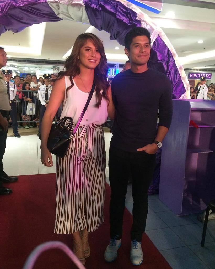 StarCinema's tweet photo. Jessy &amp; JC arrived here together! #LoveMeTomorrowWorldPremiere #LoveMeTomorrow https://t.co/2SsbZguHkg