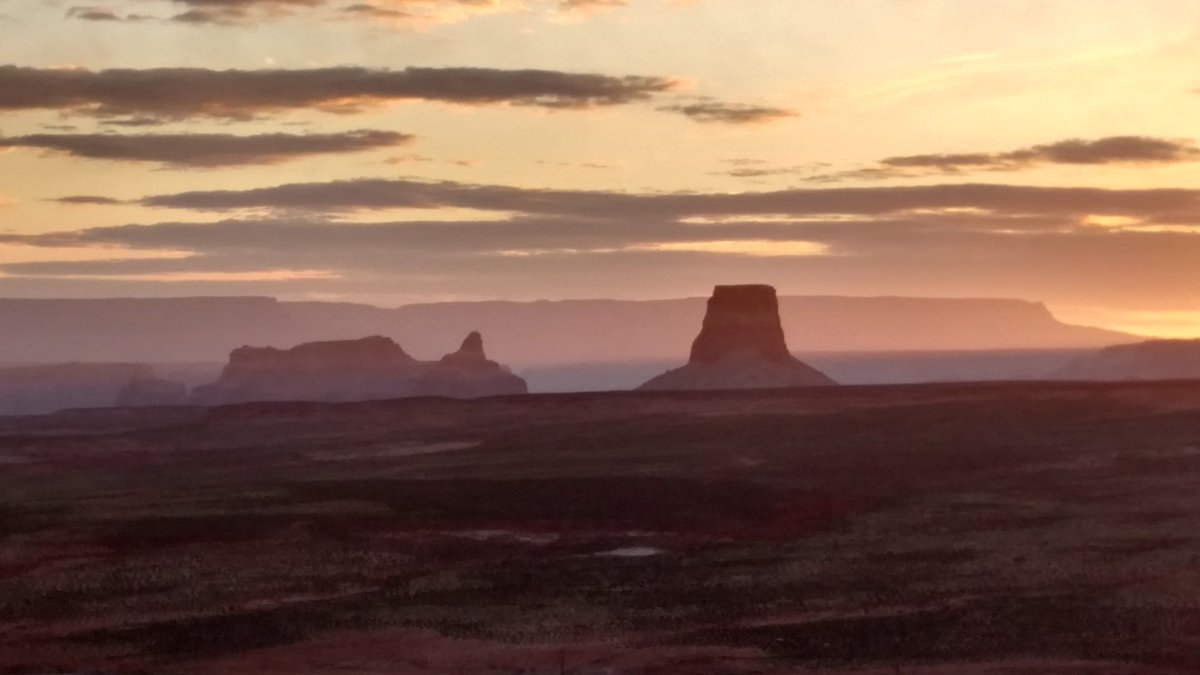 CartLane's tweet photo. Good morning! #towerbutte #lakepowell https://t.co/Fvvj3MZmxJ