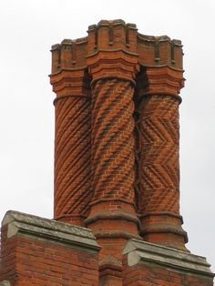 Americanchase's tweet photo. Tudor #chimney's were decorative to show that they had incorporated the "modern technology" of an enclosed fireplace https://t.co/cz7CezTsV6