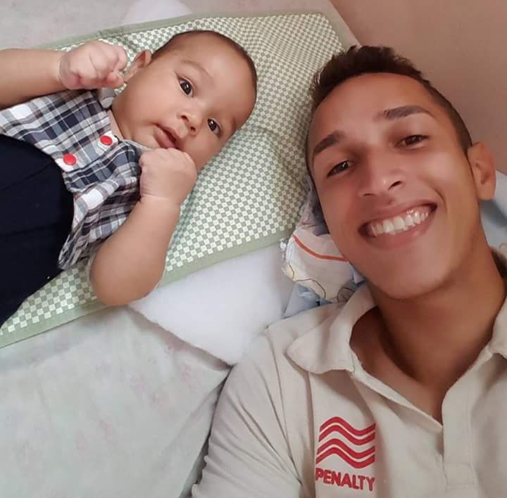 021172's tweet photo. Meu filho e meu neto querido https://t.co/wedvZ4hdfU