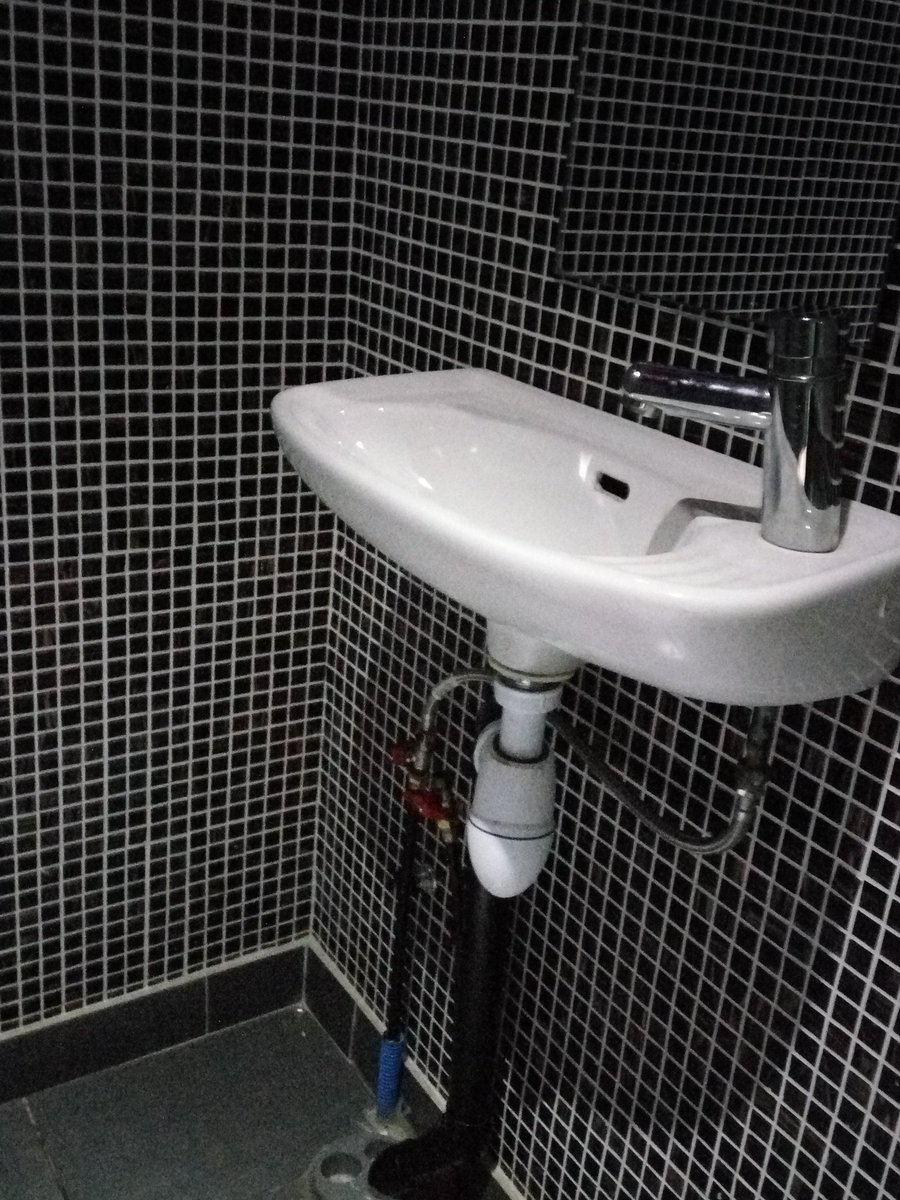 KokoOPayPay's tweet photo. L'original comme WC https://t.co/0K3tNaS0ci