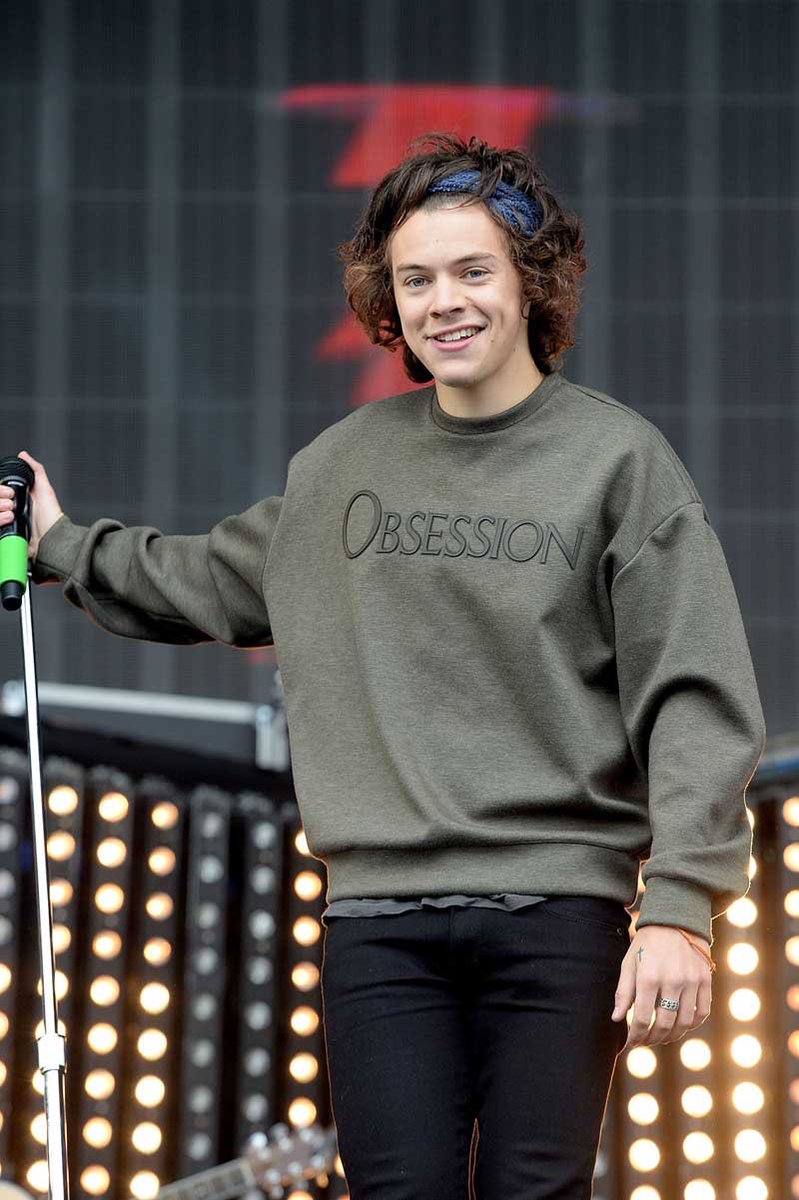 ⏳|| Harry \u0026 the boys performed at Radio 1's Big Weekend May 24th 2014 \u0026  Harry wore the iconic 'obsession' sweater -C, image size:799x1200