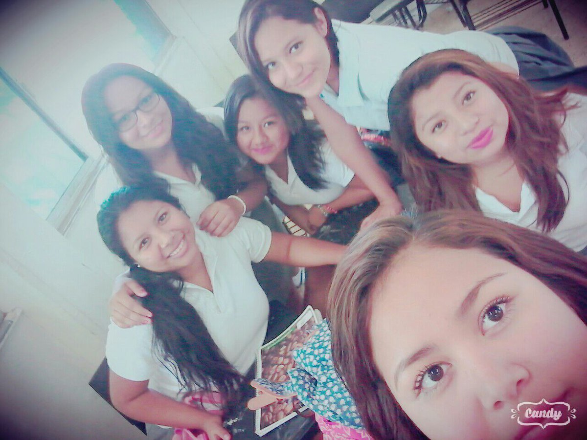 julissa_1D's tweet photo. Ellas mis compinches♥Las amo lokillas♡ https://t.co/Rnk7WwKSxu
