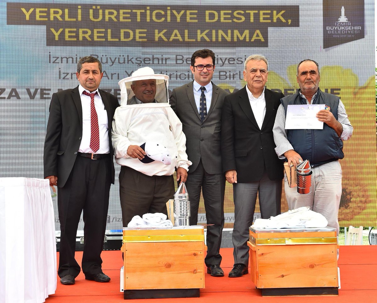 e4Haber's tweet photo. Üreticiye "ballı" destek https://t.co/G6PM5LqDRN @izmirbld @bergamabel @bskazizkocaoglu @mehmetgonencbrg #izmir https://t.co/XCTMGeIY2L