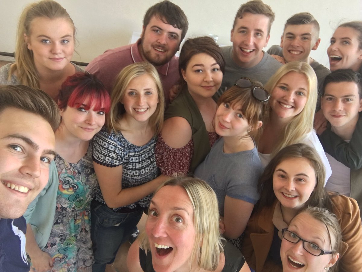taylormart31's tweet photo. Lovely cast of Wave me goodbye,with our fabulous director @Munnalicious Come&amp;support 27th-30th may 5pm Dm for deets https://t.co/buqJ5ycLUE