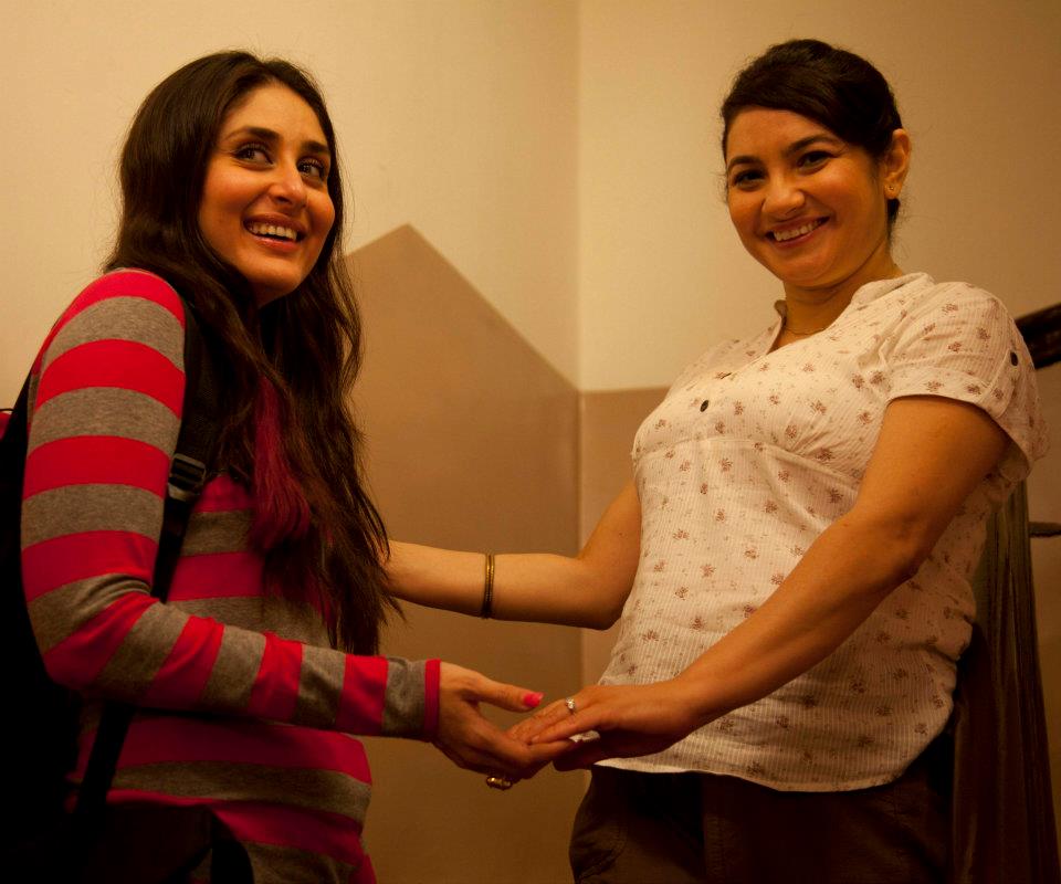 hypokritnyc's tweet image. A lovely pic of Zenobia and Kareena! Get tix now for Zenobia's one woman show at #PCTF2016! ow.ly/cS5X300sjCG