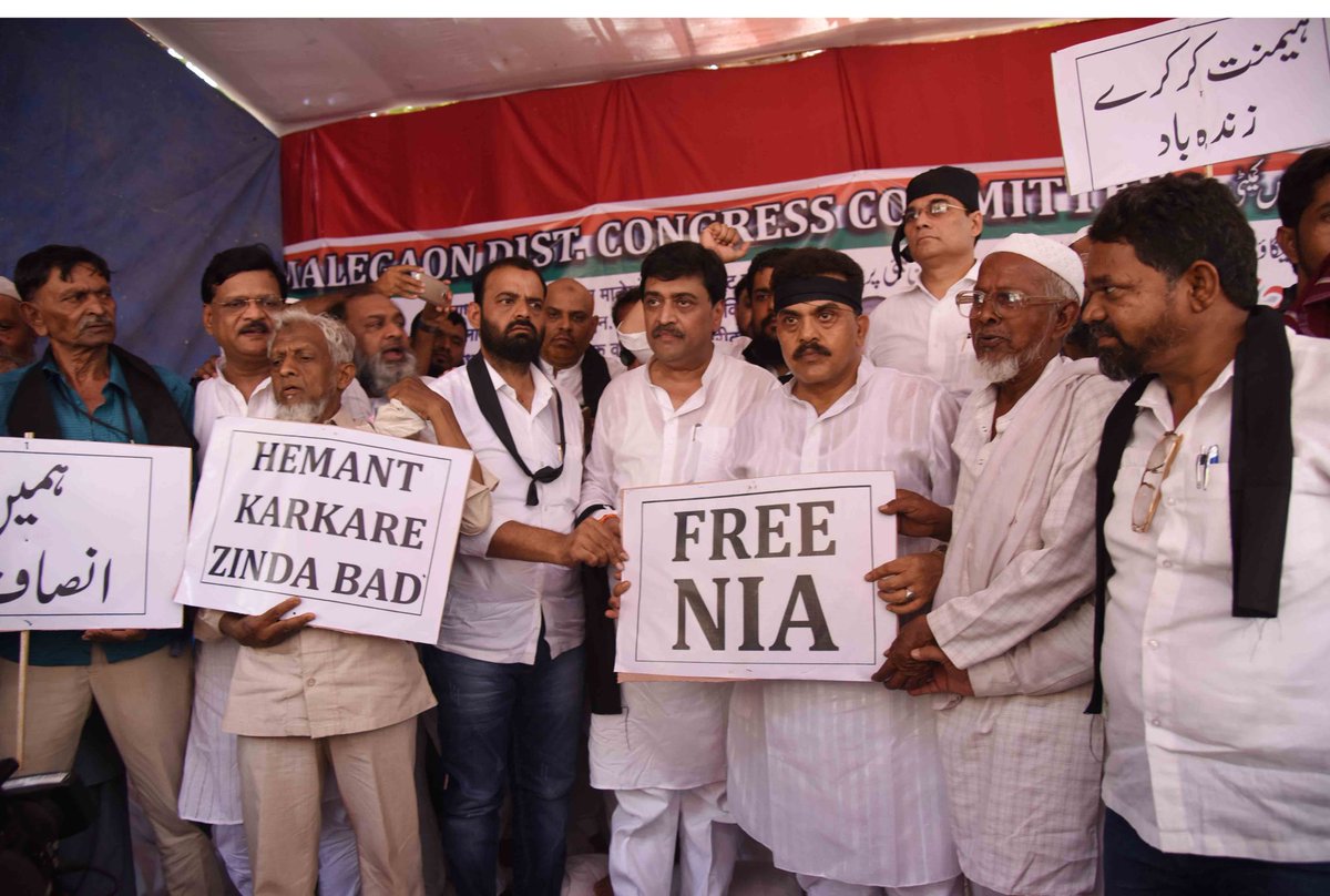 sanjaynirupam's tweet photo. Congress stages protest for Malegaon blast victims at Azad Maidan today. #CongressSalutesKarkare https://t.co/yQBXnOYq5C