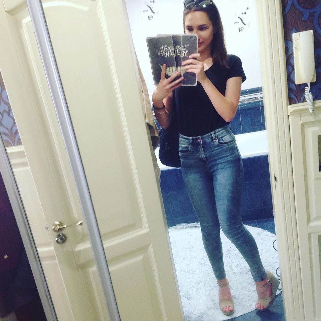 allfemalemodel's tweet photo. #new #missmodel #zp #modellife #newheels #lovely #modellook #universitylife 👸🏻👚👖👠🎓 by lucky.fox https://t.co/YDlZl9lV2n