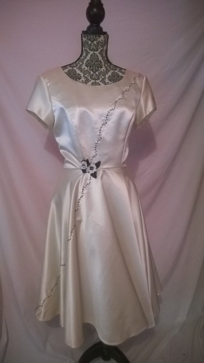 ssfdesigns's tweet photo. Vintage Style 50s Wedding Dress,Classic Cocktail Dress,Women's D… https://t.co/IxwggqDFzj #SSFDesigns #DesignerDress https://t.co/MMRzEIv5t6
