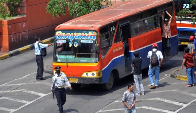 Fluktuasi Angkutan Umum Periode Ini - goo.gl/UGkRx5