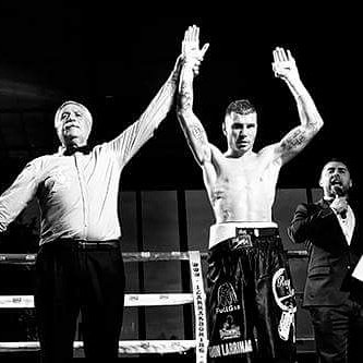 LarriPuraVida13's tweet photo. ✊Zapatu honetan zamudion! REPETIMOS?🙌
12€🔖Sarrerak eskatu lehen bait lehen!
#kenkofullgas #raysugarboxing #MGZteam https://t.co/3ugHbXsv7B