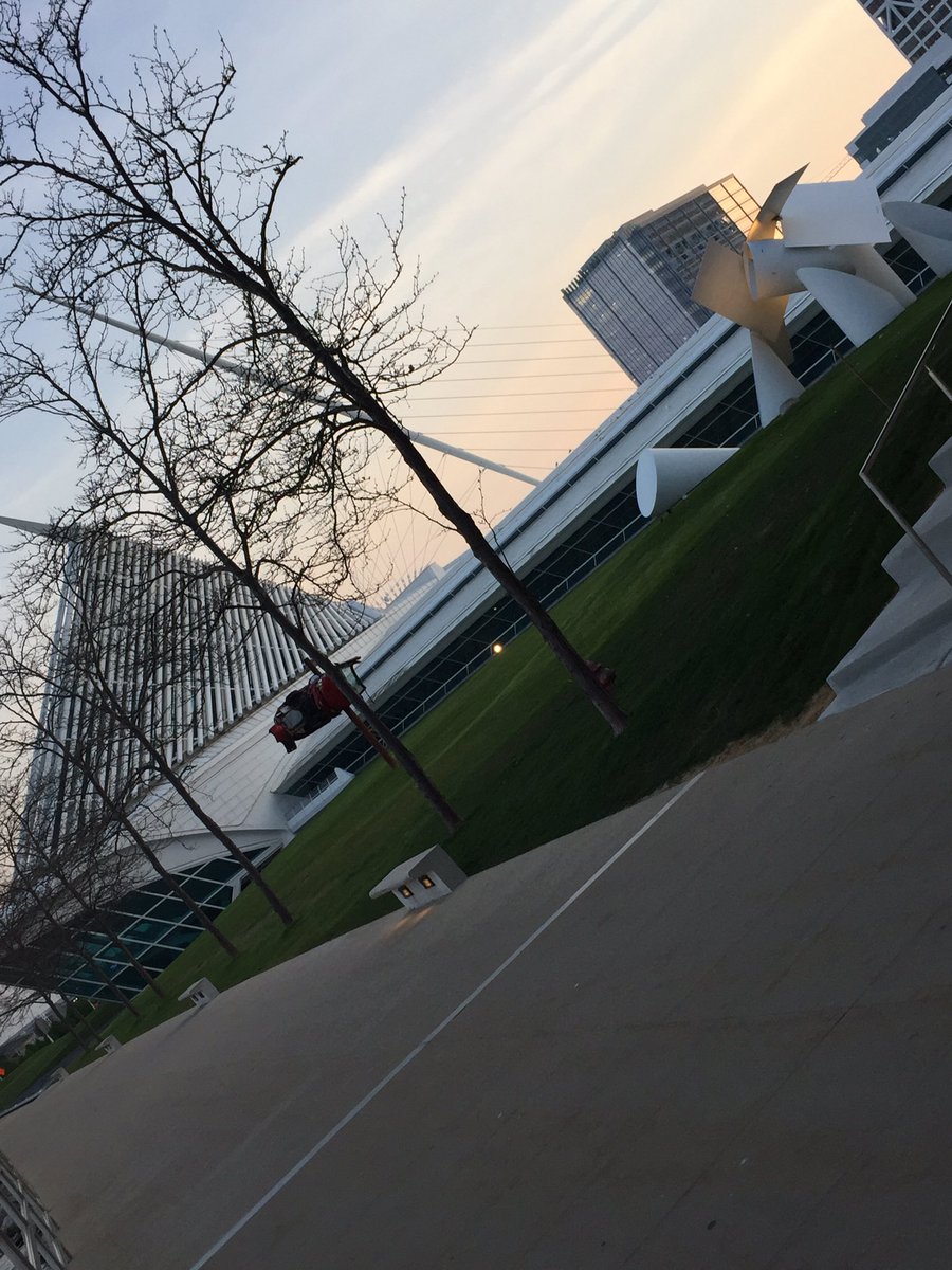 JourneyNWord's tweet photo. Loving exploring downtown @cityofmilwaukee @MainStreetsConf #citiesarekey #lovenotes #citiesareback https://t.co/DcoU4toP7g