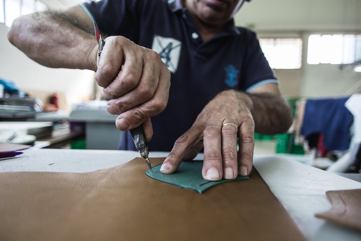 CONCEPTKICKS's tweet photo. The Making of @VIVOBAREFOOT’s “HANDCUT” Range (Video) https://t.co/3jaC8sBfXP #footweardevelopment #footwear https://t.co/cblO4qaqhn