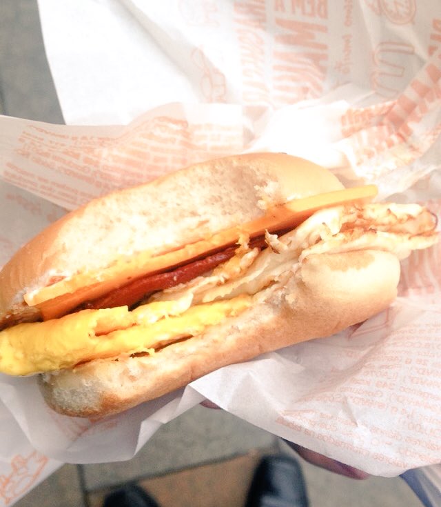 PrincesoPaixao's tweet photo. Ser olho grande é uma desgrama #McDonalds #ilovinit https://t.co/NGiVDBbq4x