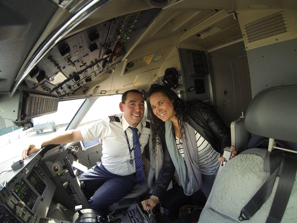 turquoisecompas's tweet photo. The issue I have with my husband being a #pilot is that I cannot sit with him in the #fightdeck! #pilotwifeprobs https://t.co/I8kkAhblIs