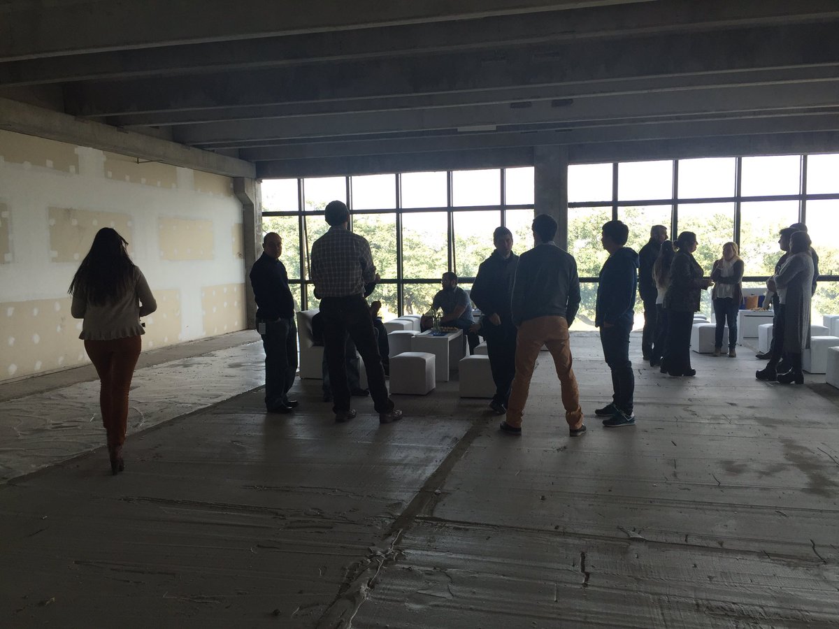 Harriagueasoc's tweet photo. Estamos de #preinauguracion de oficinas en #Miragolf Felices! 🎉 https://t.co/gACLt2J1NW