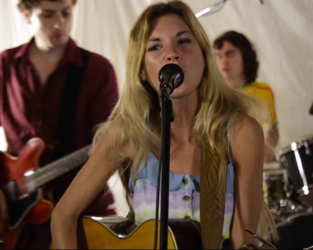 Vanyaland617's tweet image. Video Premiere: Amy &amp;amp; The Engine emerge into color in latest Fitz Ross Spare Room Session vanyaland.com/2016/05/24/vid…