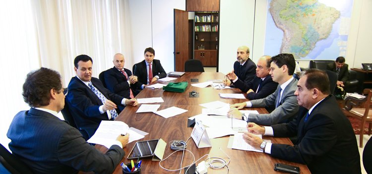 #TVDigital | Ministro discute transição para sinal digital e desburocratização do setor goo.gl/eTH1o1