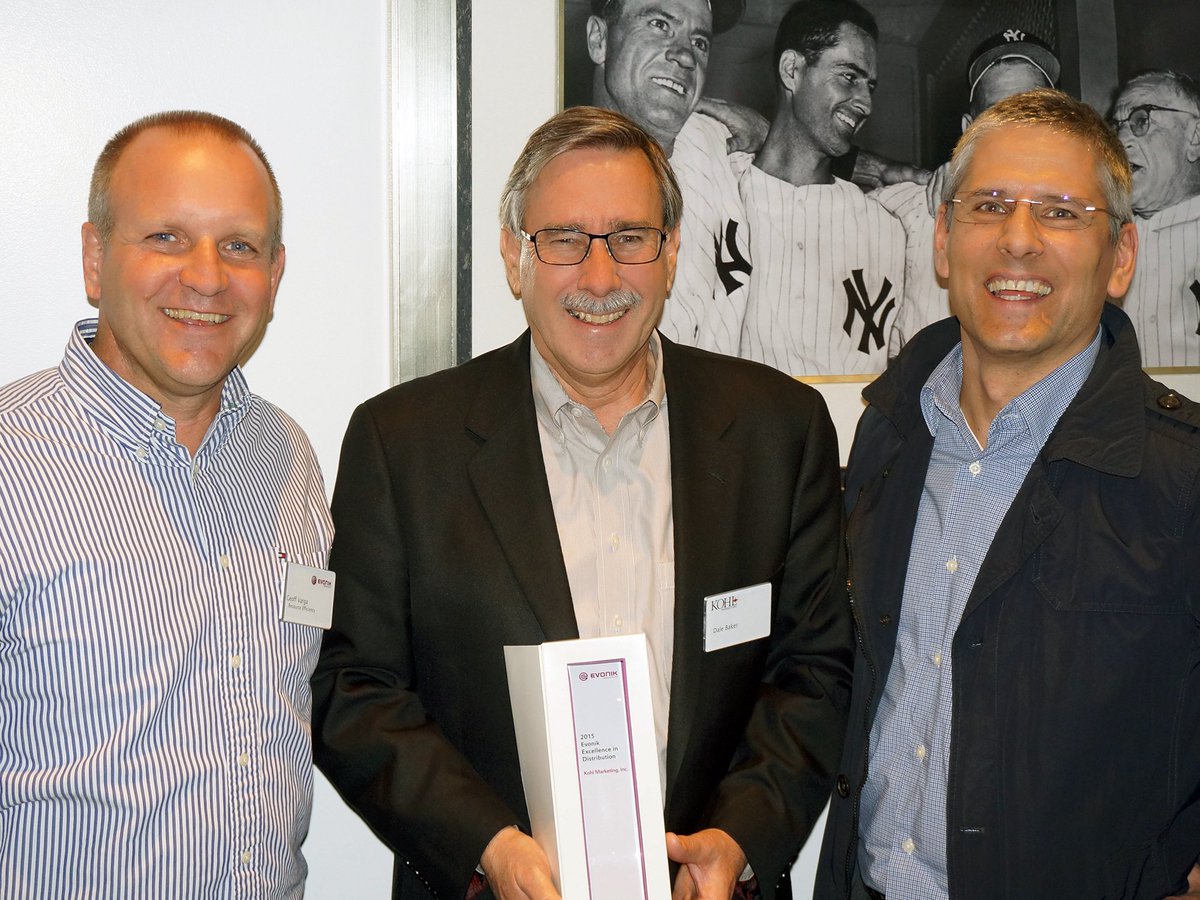 EvonikN_America's tweet photo. #Evonik presents its Distributor of the Year Award for Distributor Excellence to Kohl Marketing, Inc https://t.co/rROxDpUANX