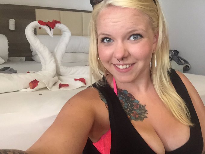 Wie werde ich das vermissen, dass mein Bett so aussieht 😄🦄 #Schwanaushandt&uuml;chern #hoteldekorationsflavour<a href="/tag/urlaub"class="tags"><span>#urlaub</span></a><a href="/tag/schwanaushandt%C3%BCchern"class="tags"><span>#schwanaushandt&uuml;chern</span></a><a href="/tag/hoteldekoratio"class="tags"><span>#hoteldekoratio</span></a>