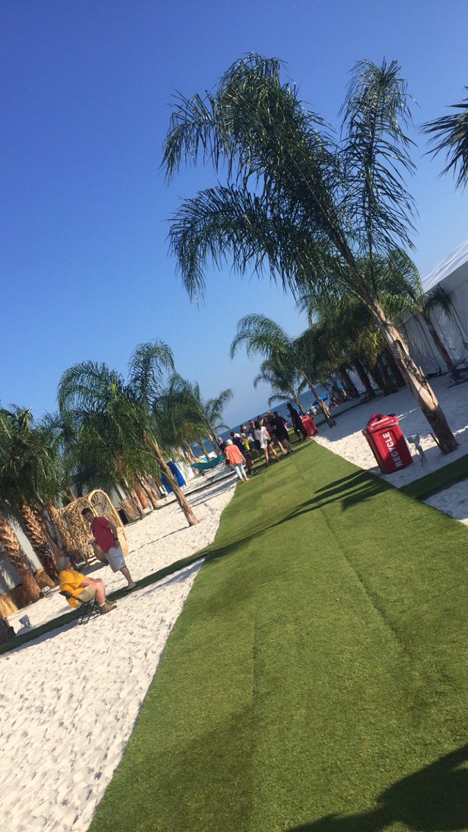 k_wright413's tweet image. Hangout you&apos;ve been dope.