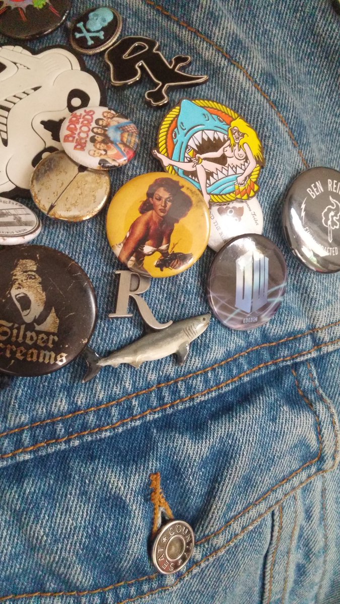 jawsminute's tweet photo. No podcast but I found my #greatwhite pin while packing and coughing. #drwho #witchdoctorrx #attackofthe50ftwoman https://t.co/4LJVtpjnf4