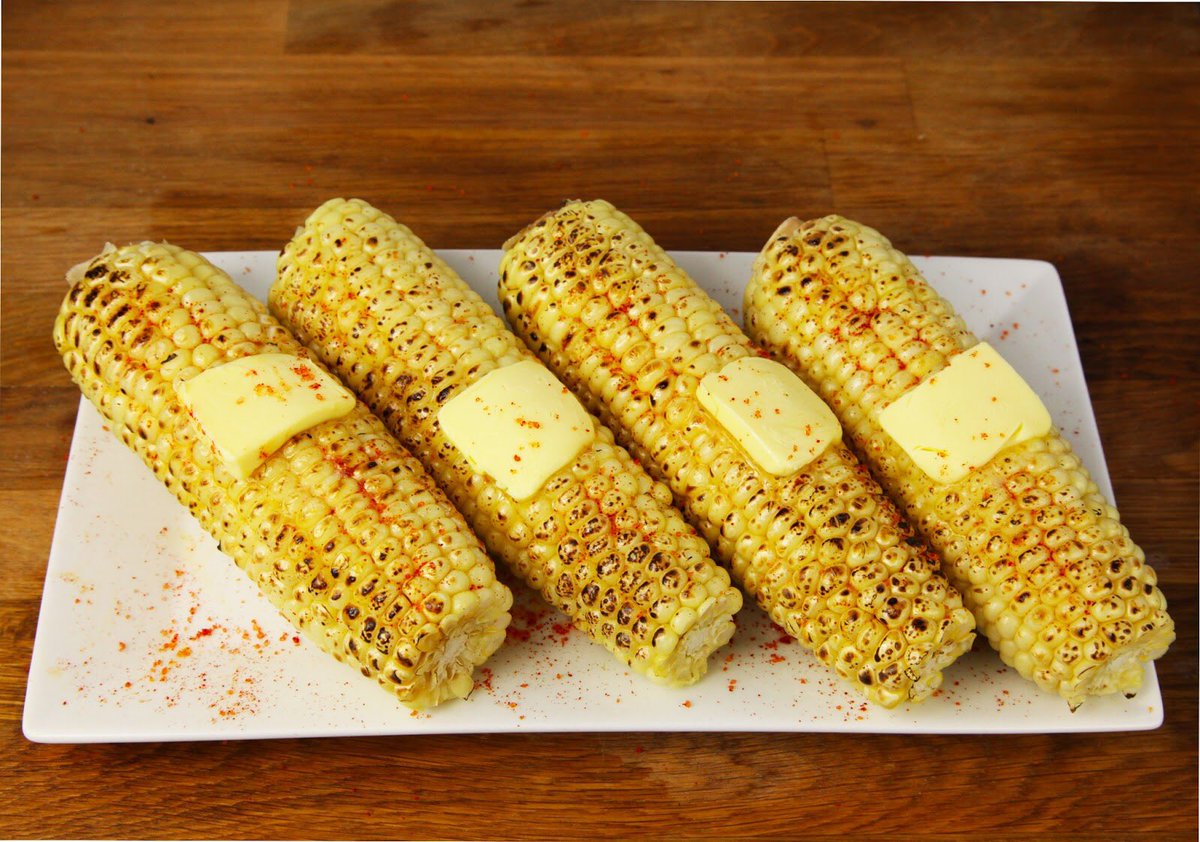 печеная кукуруза в духовке. кукуруза в духовке в фольге. запеченная кукуруза. кукуруза в фольге. кукуруза в фольге.