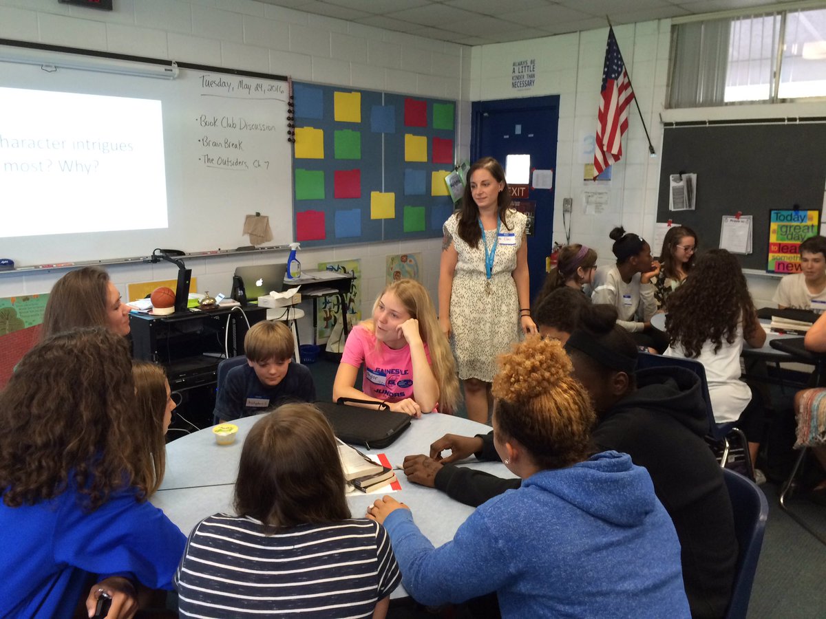 LyndaHayesPKY's tweet image. #ELA #multigrade collaboration @pkyongedrs in middle sch discussing &amp;amp; analyzing The Outsiders