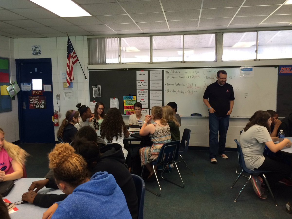 LyndaHayesPKY's tweet image. #ELA #multigrade collaboration @pkyongedrs in middle sch discussing &amp;amp; analyzing The Outsiders